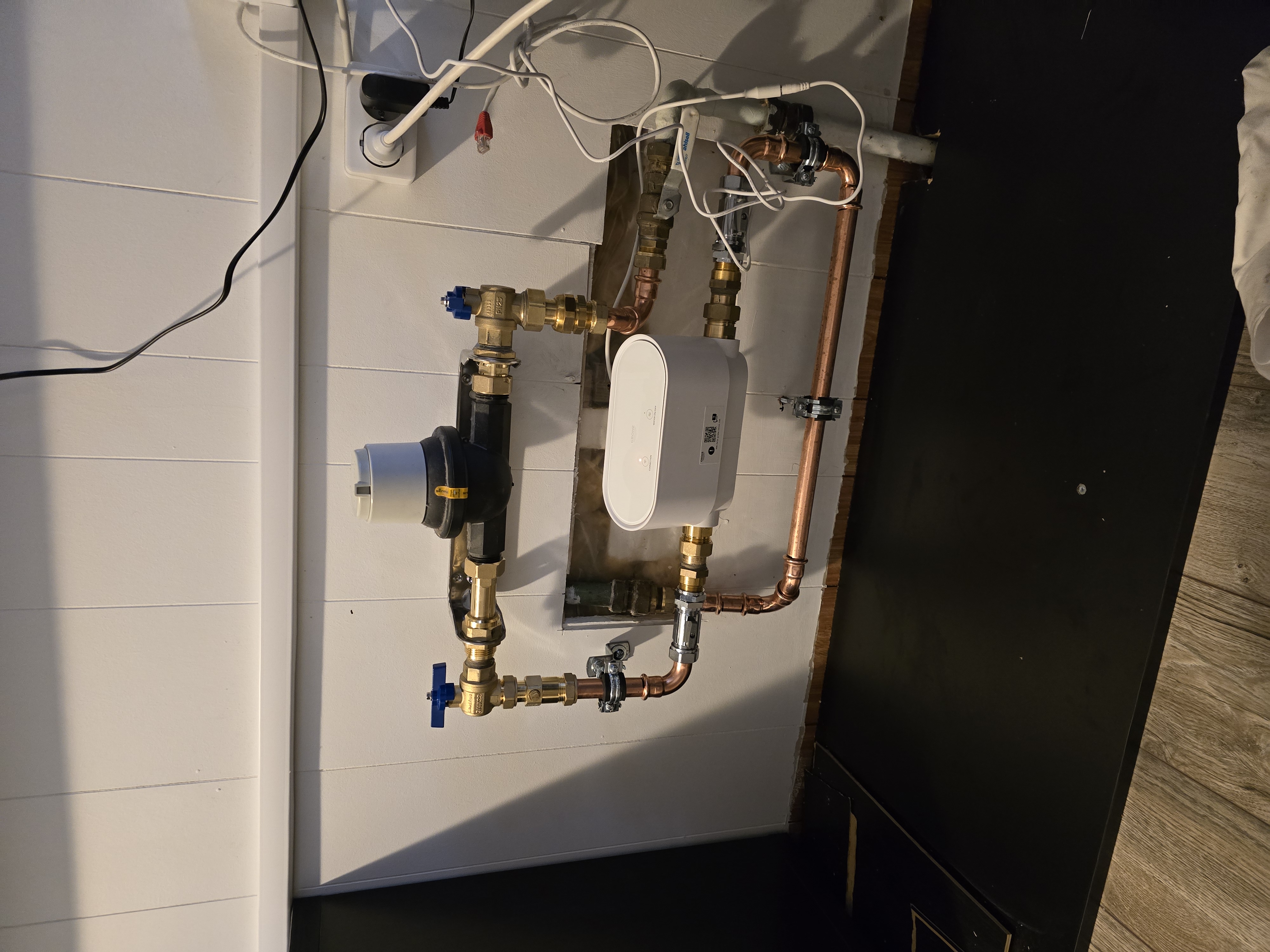 Byte av vattenmätarkonsol och installera vattenfelsbrytare