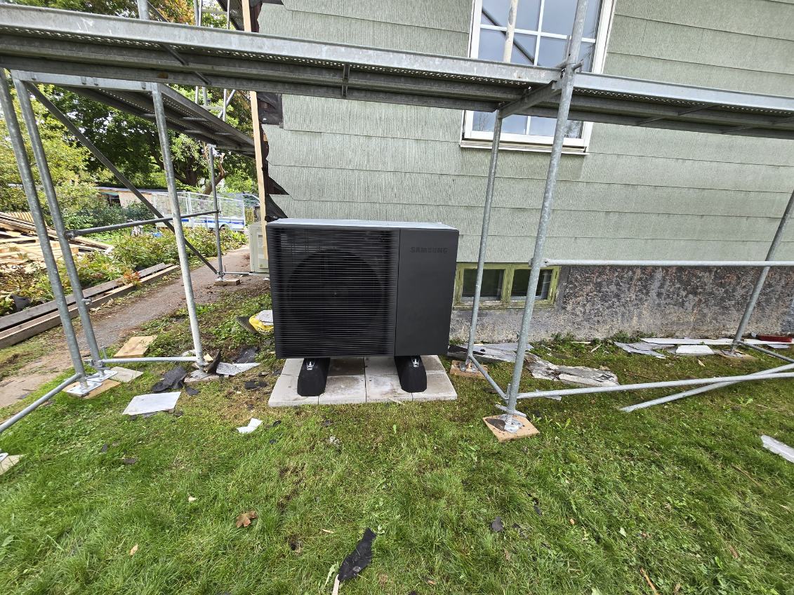 Installation av Samsung luft/vatten-värmepump R290, 12 kW i Utby